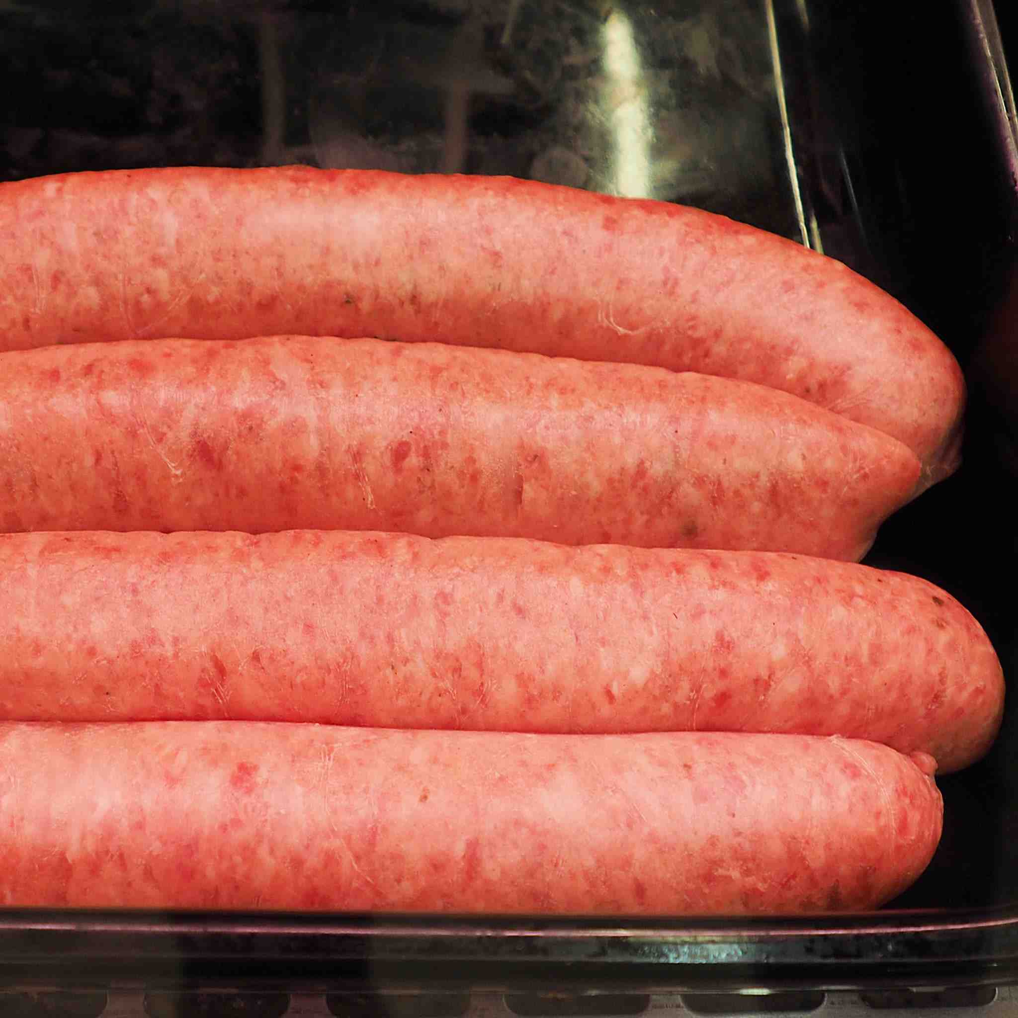 Are brats and Italian sausage the same?
