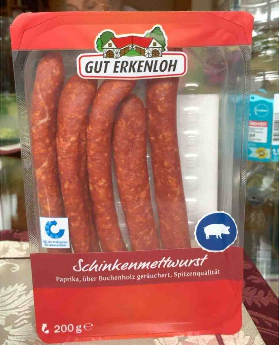 Are hotdogs made of pig Buttholes?