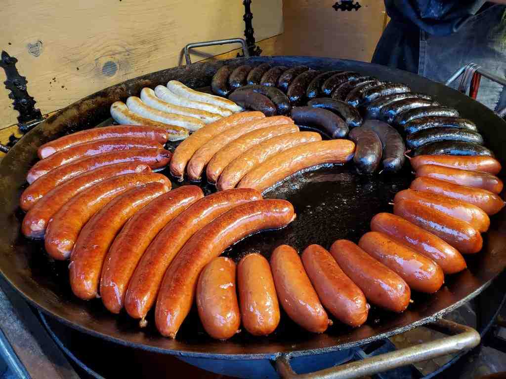 How do you cook Polish sausage in the oven?