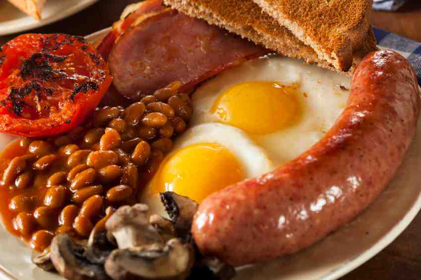 What is a typical Irish breakfast in Ireland?