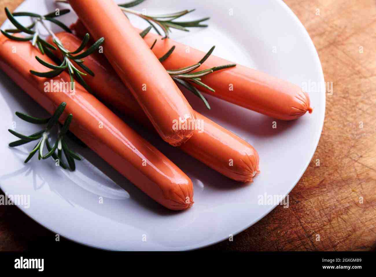 What is the difference between a frankfurter and a saveloy?