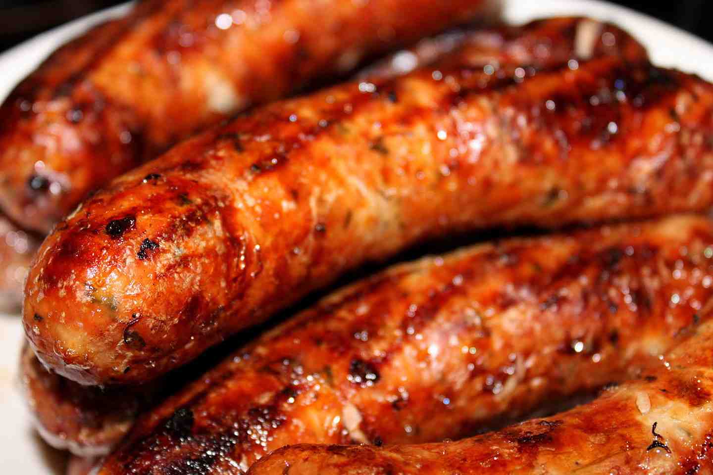 What is the difference between brat and bratwurst?