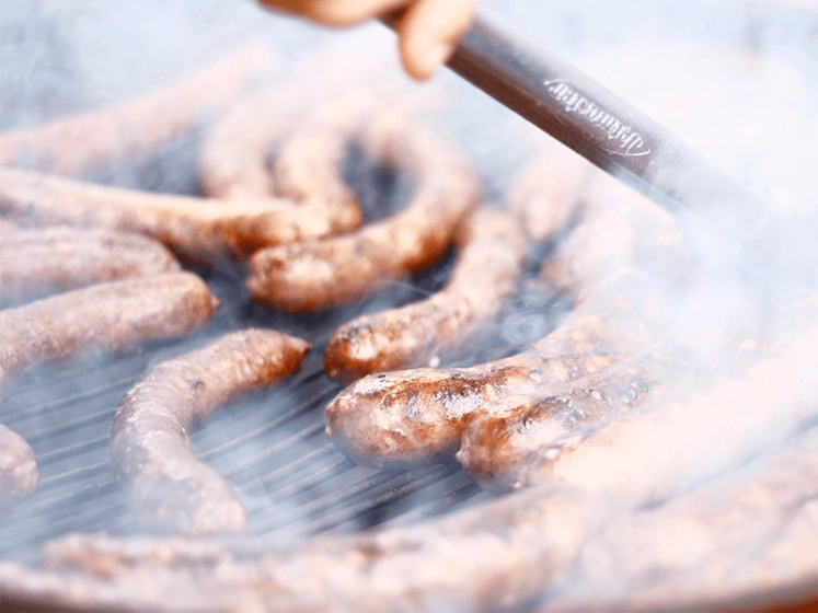 What is the difference between brats and kielbasa?