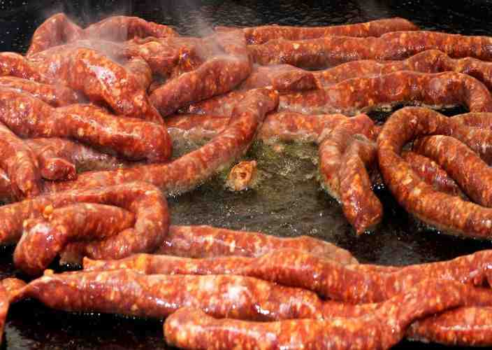 What is the difference between brats and sausage?