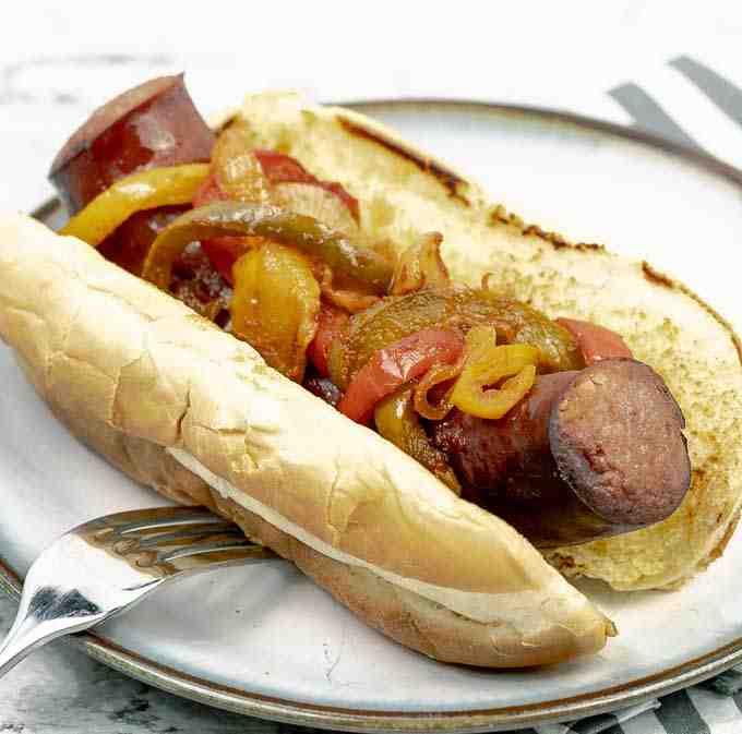 What's the difference between bratwurst and knockwurst?