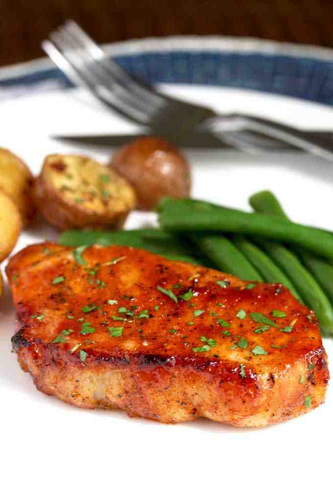 Are pork chops pink when cooked?