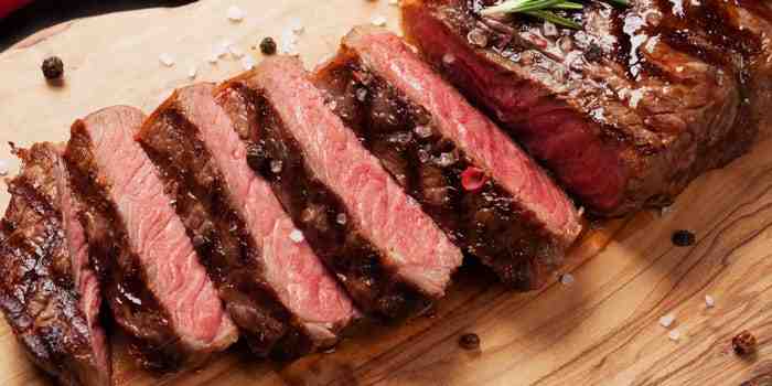 Is it safe to eat bloody steak?