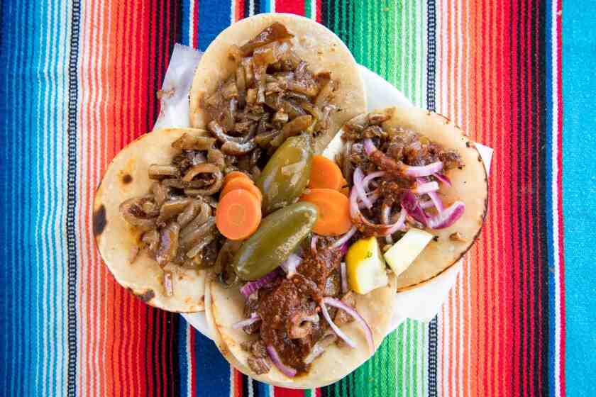 What's the difference between pulled pork and carnitas?
